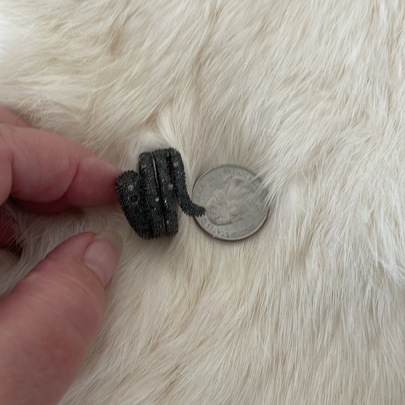 Black Beaded Sparkly Stretch Ring - Picture 4 of 5